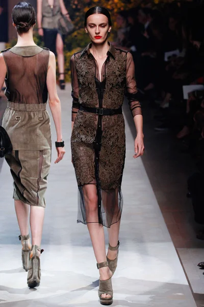 Look 15